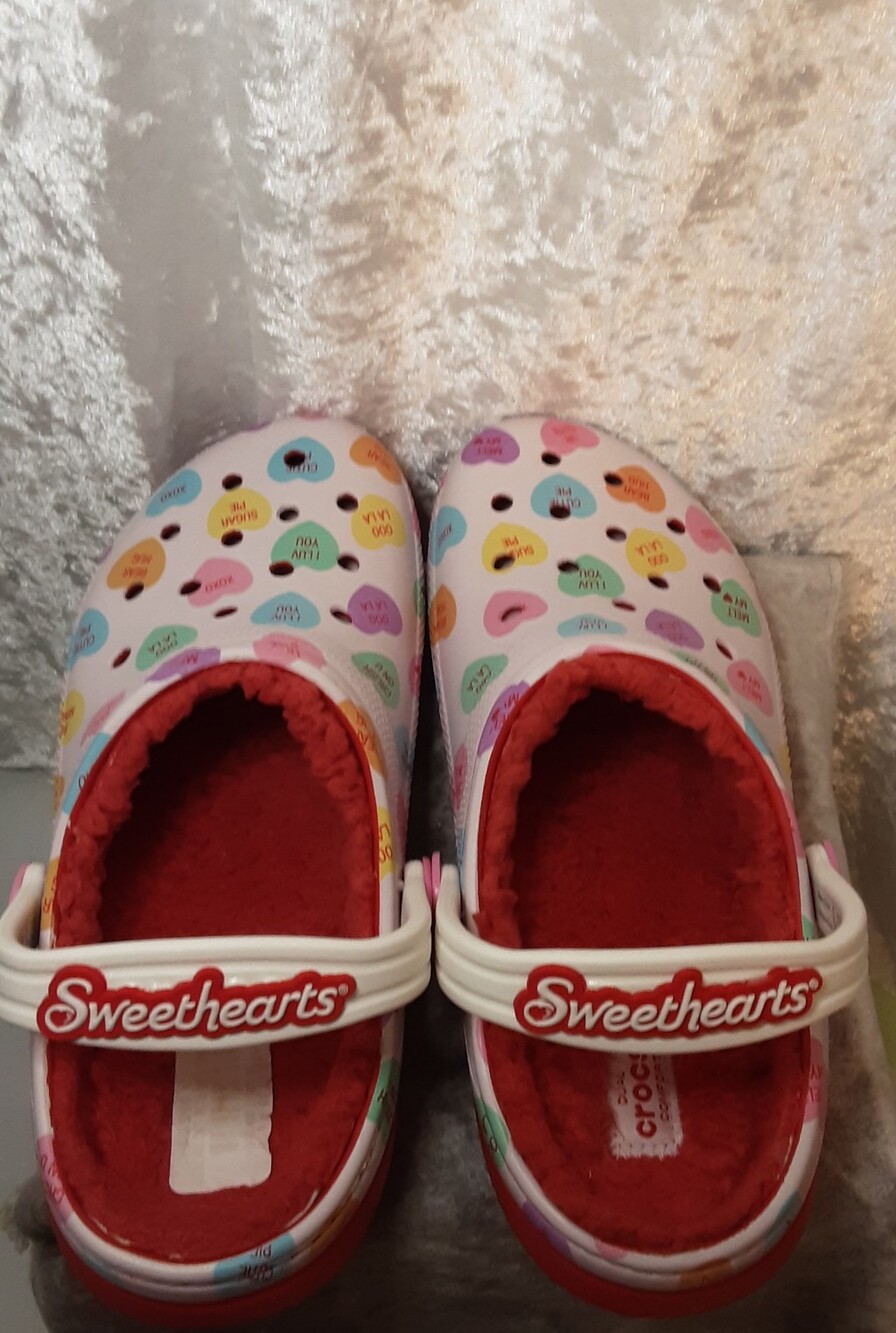 CROCS Lined Sweethearts Colab Limited Edition - Picture 12 of 14